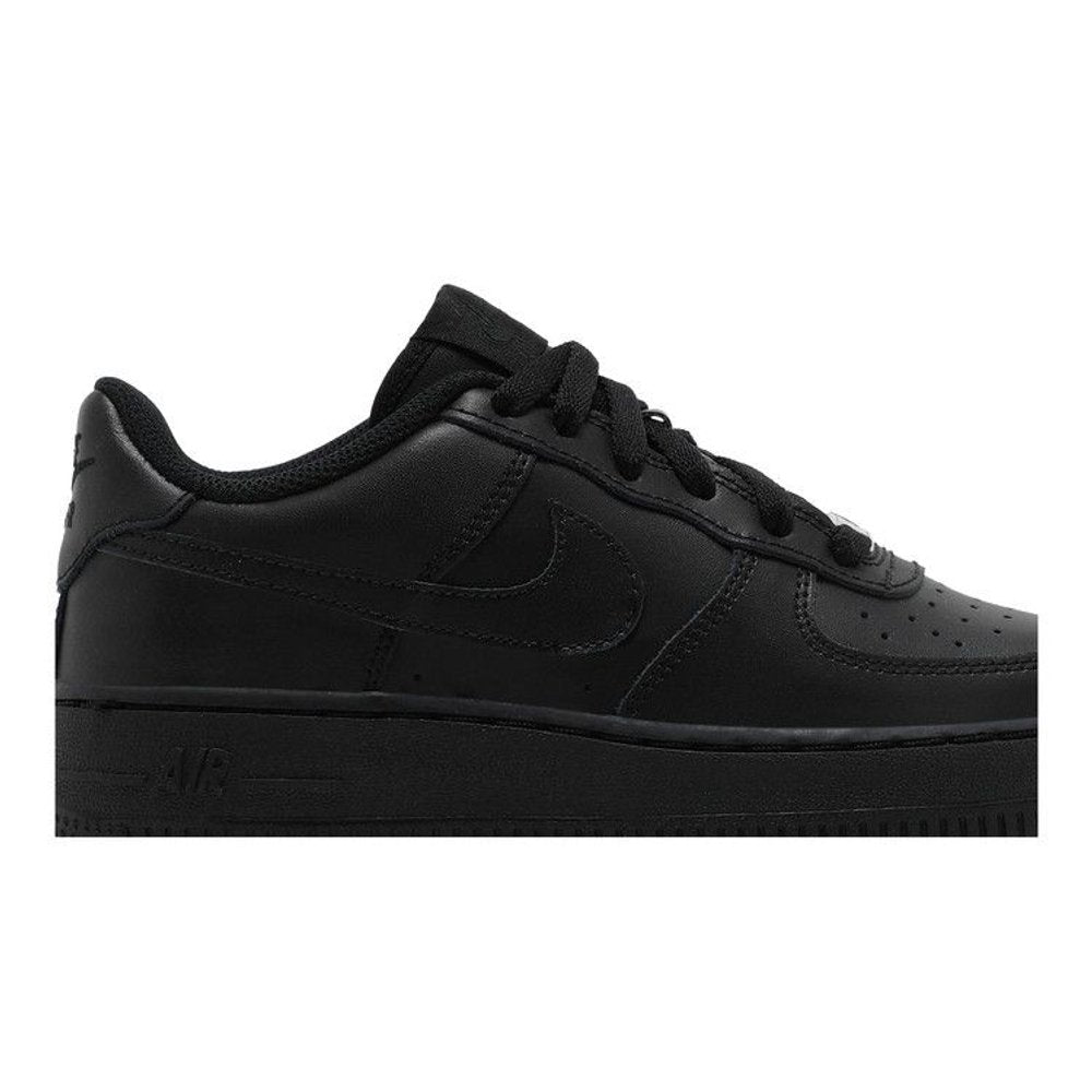 Nike Air Force 1 Low LE Black (GS) – boční pohled | Purekickz