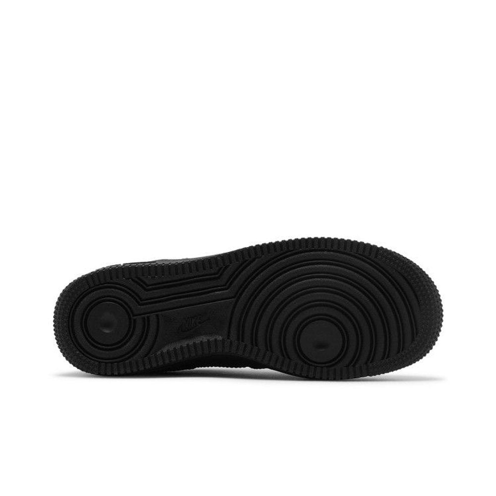 Nike Air Force 1 Low LE Black (GS) – zadní pohled | Purekickz