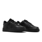 Nike Air Force 1 Low LE Black (GS) – lifestyle foto | Purekickz