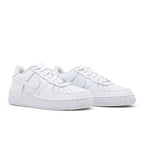 Nike Air Force 1 Low LE Triple White (GS) – lifestyle foto | Purekickz