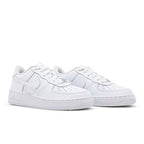 Nike Air Force 1 Low LE Triple White (GS) – lifestyle foto | Purekickz