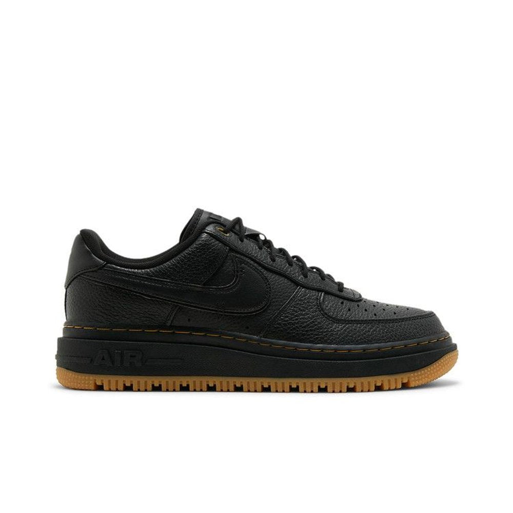Nike Air Force 1 Low Luxe Black Gum – boční pohled | Purekickz