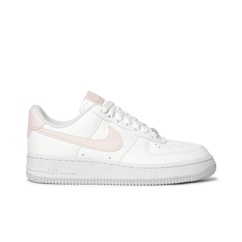 Nike Air Force 1 Low Next Nature White Pale Coral (W) – boční pohled | Purekickz