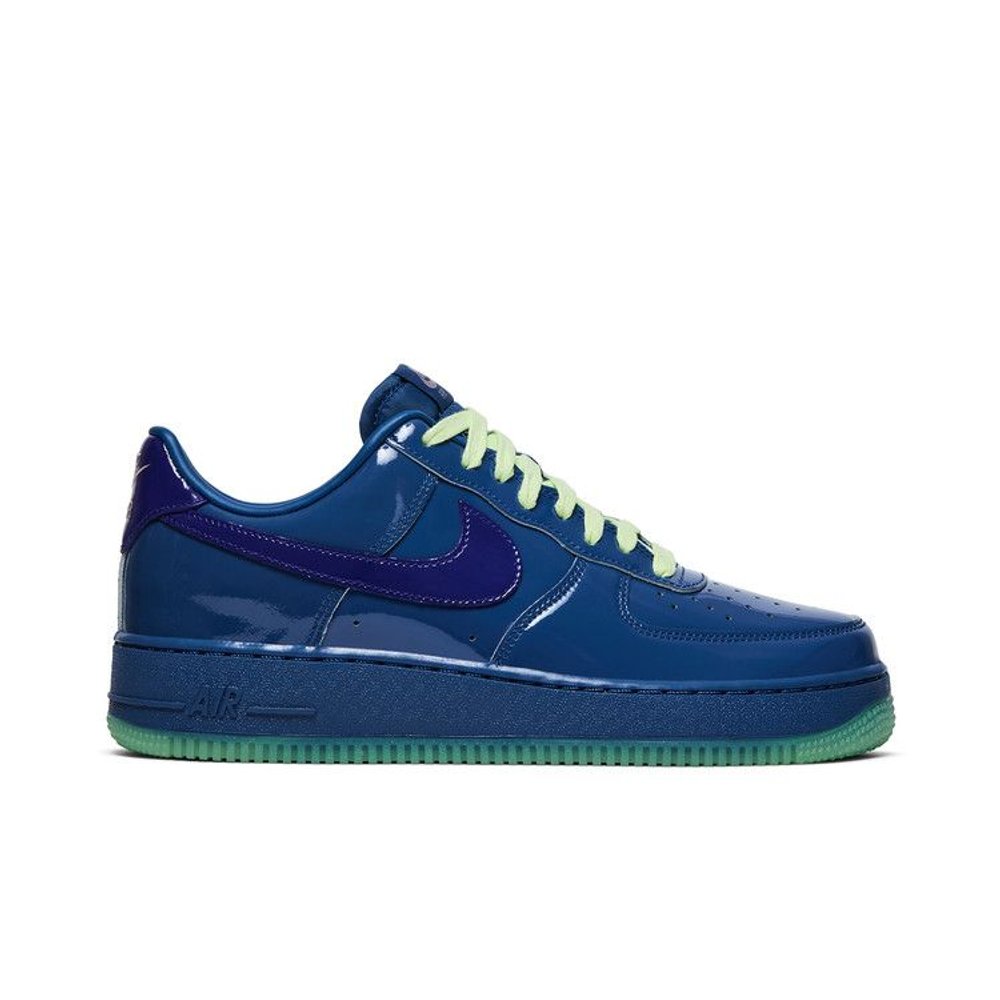 Nike Air Force 1 Low Patent Leather Mystic Navy Grape Ice – boční pohled | Purekickz