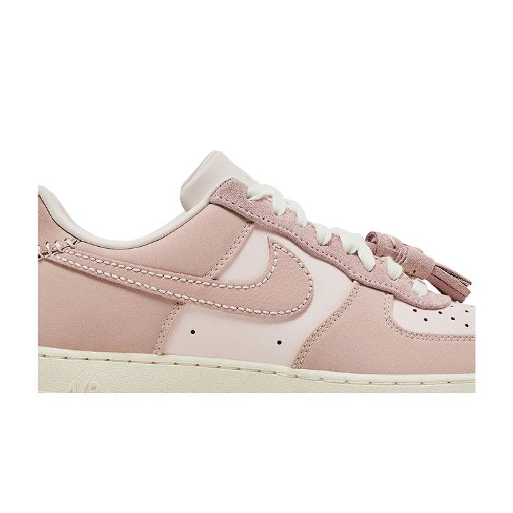 Nike Air Force 1 Low Pink Oxford Tassels (W) – detail | Purekickz