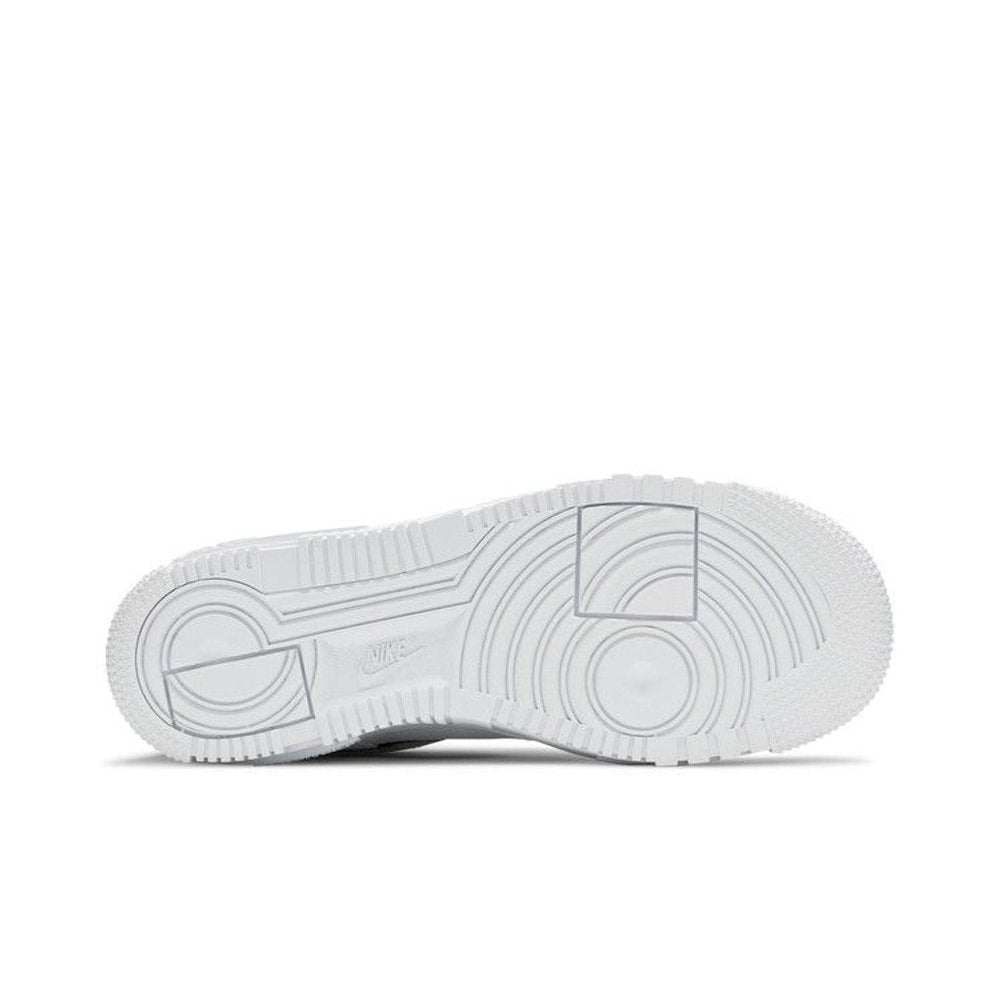 Nike Air Force 1 Low Pixel SE White Leopard – zadní pohled | Purekickz