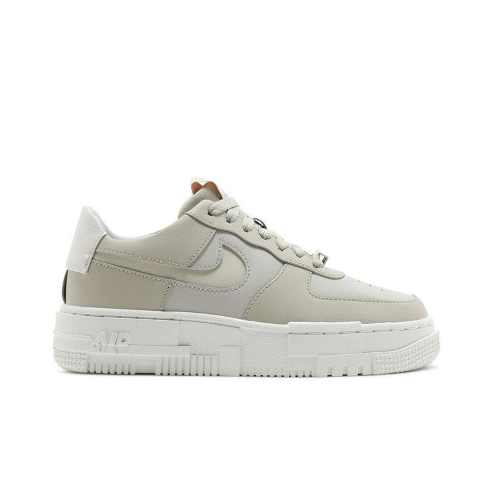 Nike Air Force 1 Low Pixel Stone Bone Summit White (W) – boční pohled | Purekickz