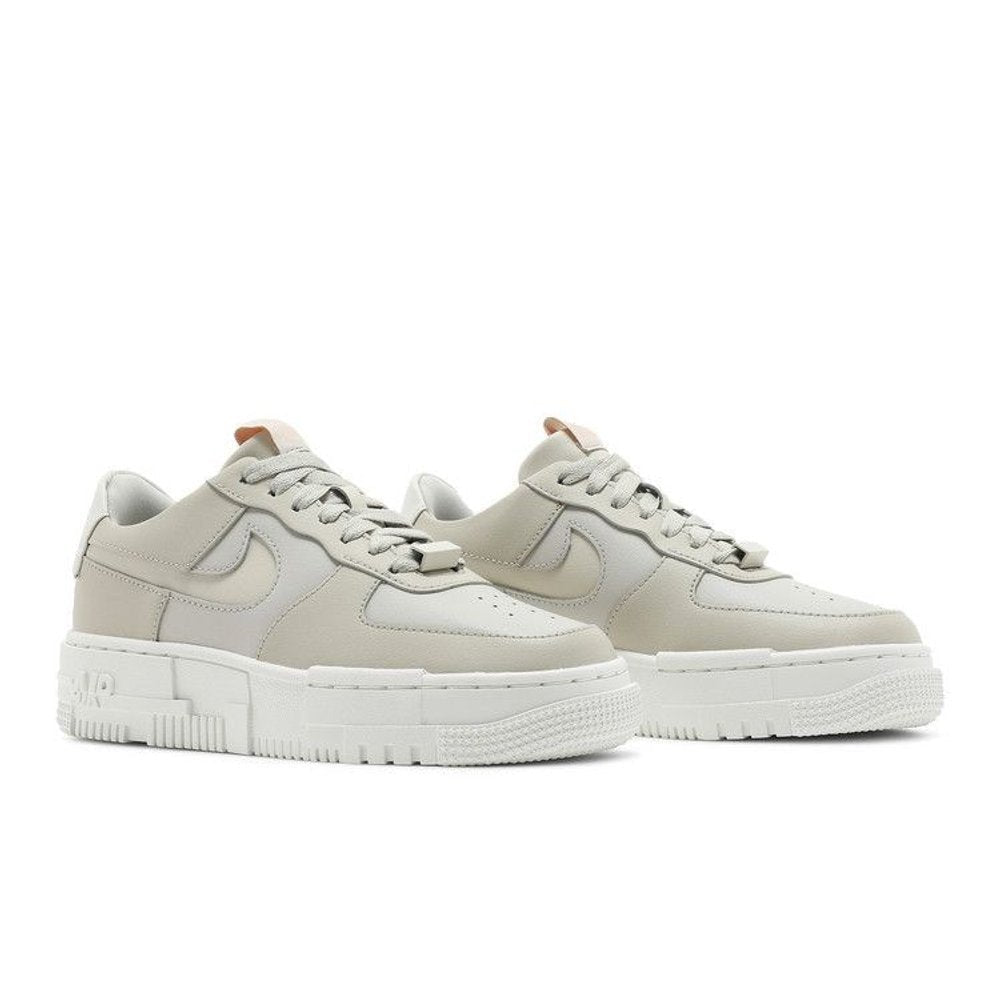 Nike Air Force 1 Low Pixel Stone Bone Summit White (W) – lifestyle foto | Purekickz