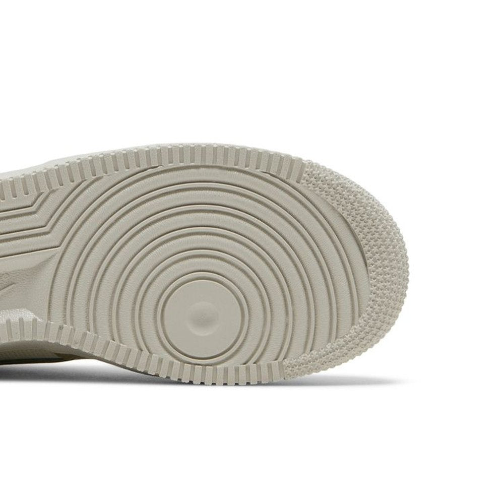 Nike Air Force 1 Low Rough Green (W) – pohled shora | Purekickz