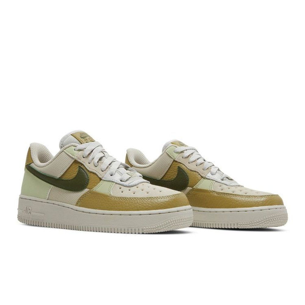 Nike Air Force 1 Low Rough Green (W) – lifestyle foto | Purekickz