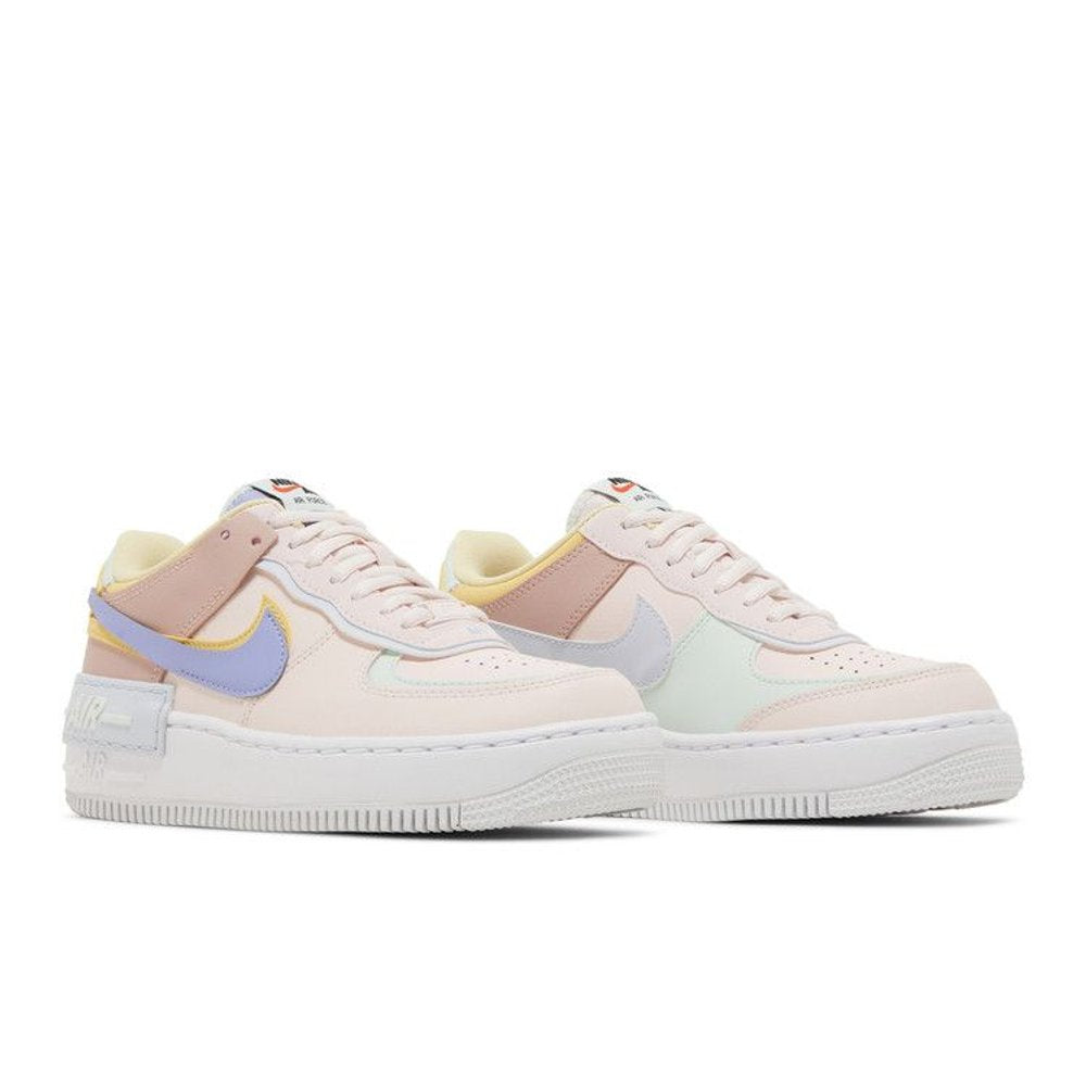 Nike Air Force 1 Low Shadow Light Soft Pink – lifestyle foto | Purekickz