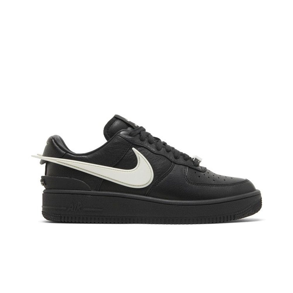 Nike Air Force 1 Low SP AMBUSH Black – boční pohled | Purekickz