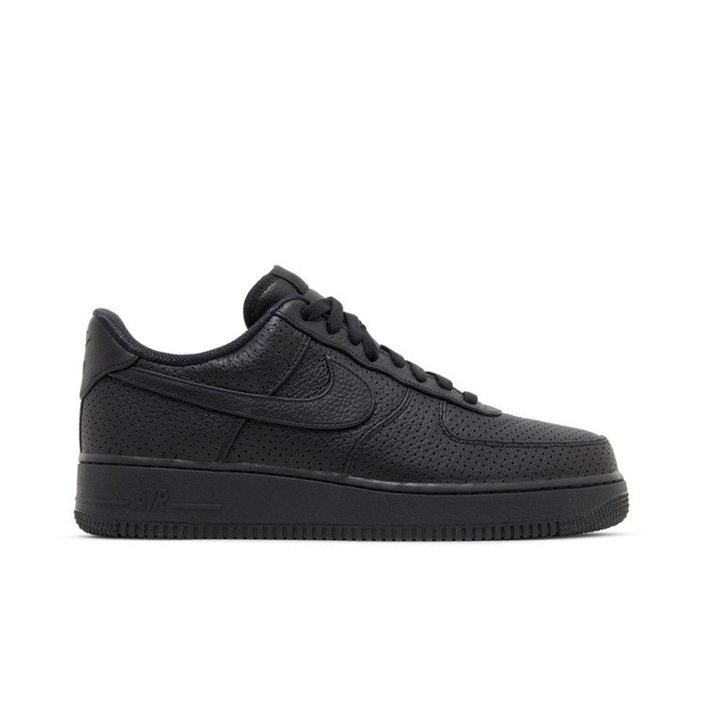 Nike Air Force 1 Low SP Triple Black Perforated – boční pohled | Purekickz
