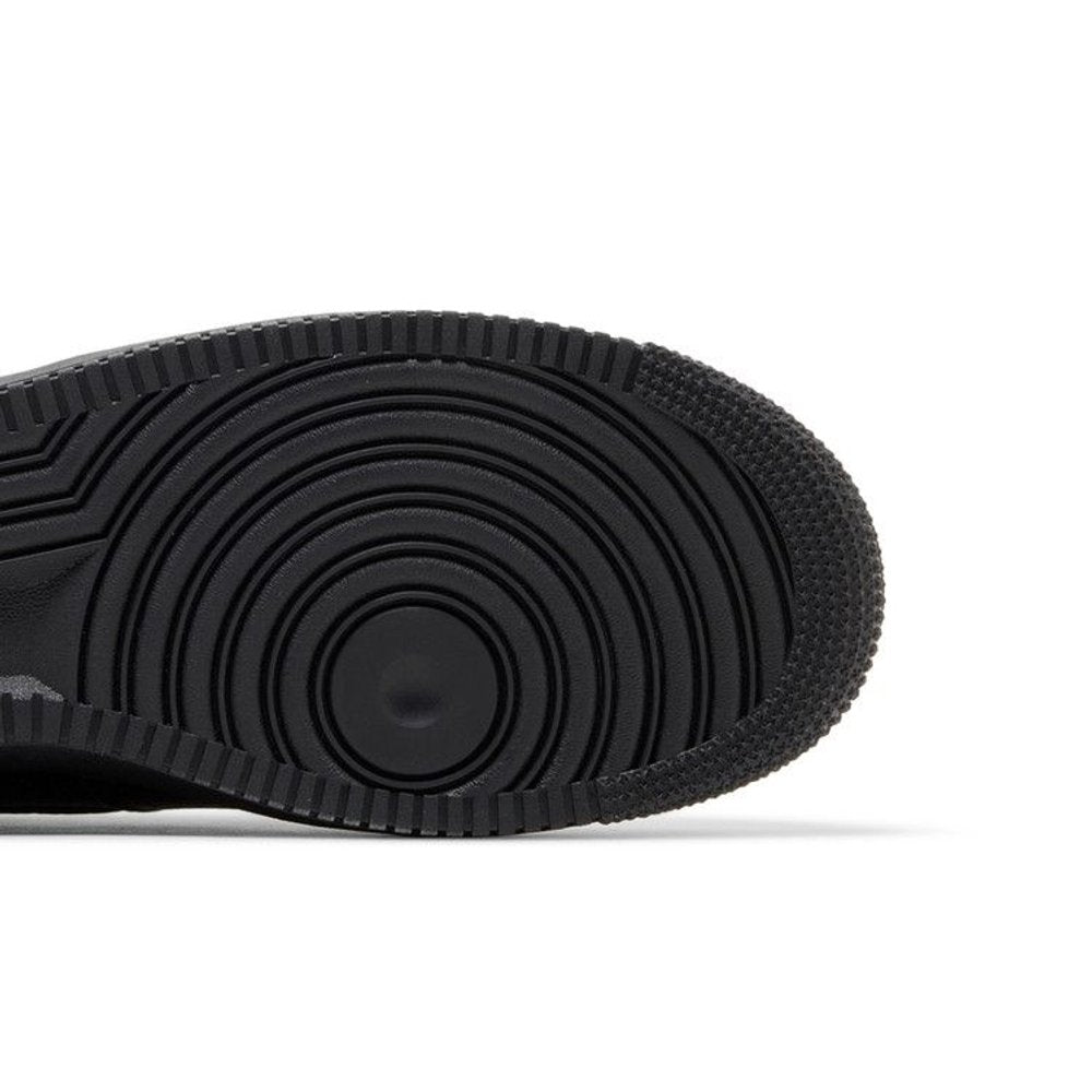 Nike Air Force 1 Low SP Triple Black Perforated – pohled shora | Purekickz