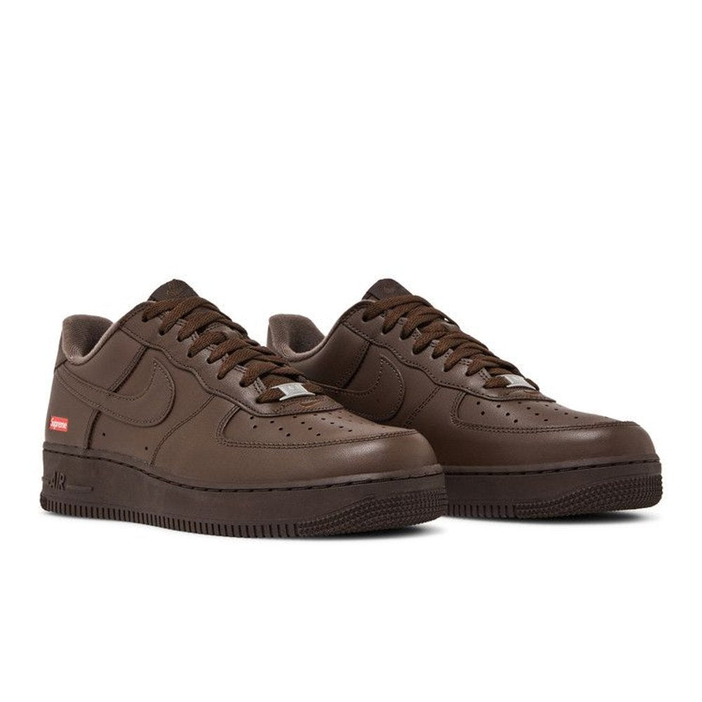 Nike Air Force 1 Low Supreme Brown – lifestyle foto | Purekickz