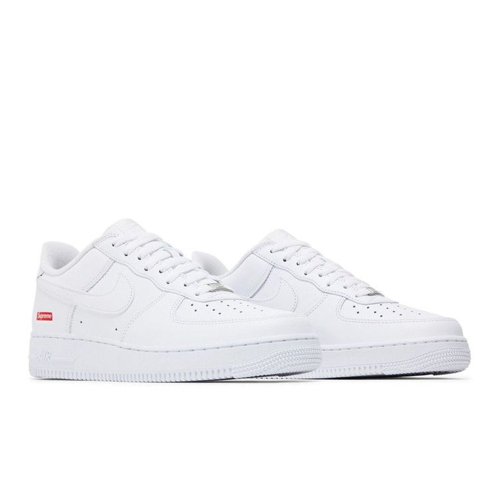 Nike Air Force 1 Low Supreme White – lifestyle foto | Purekickz