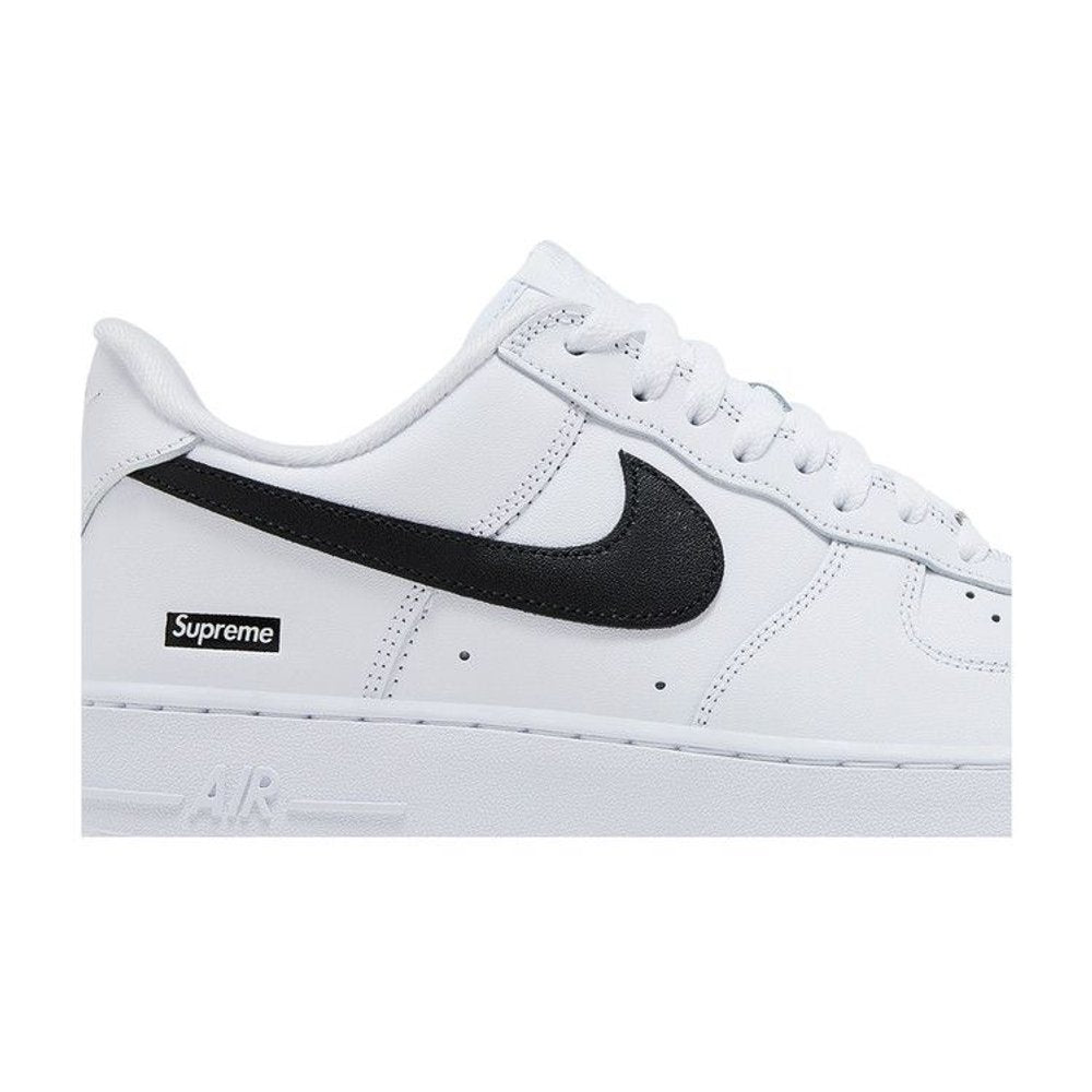 Nike Air Force 1 Low Supreme White Black 2025 – detail | Purekickz