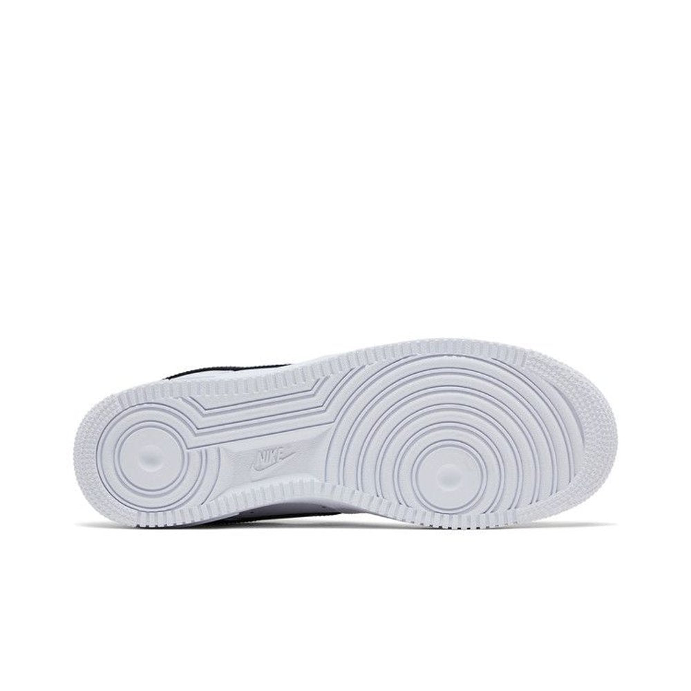 Nike Air Force 1 Low Supreme White Black 2025 – zadní pohled | Purekickz