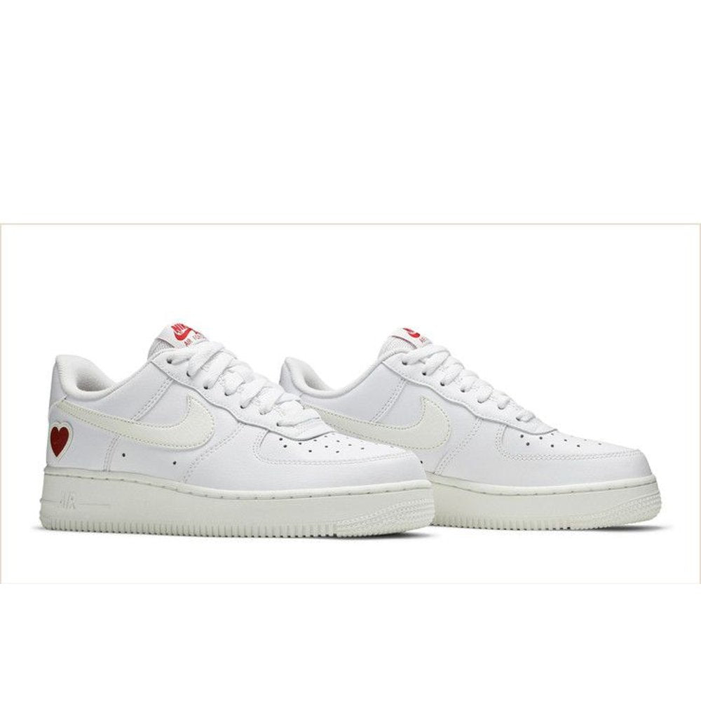 Nike Air Force 1 Low 'Valentine's Day 2021' – lifestyle foto | Purekickz