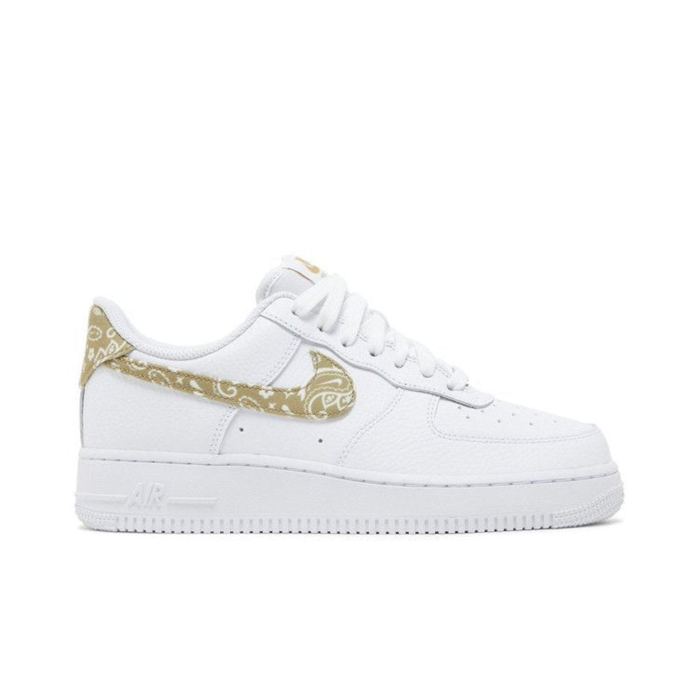 Nike Air Force 1 Low White Barely – boční pohled | Purekickz