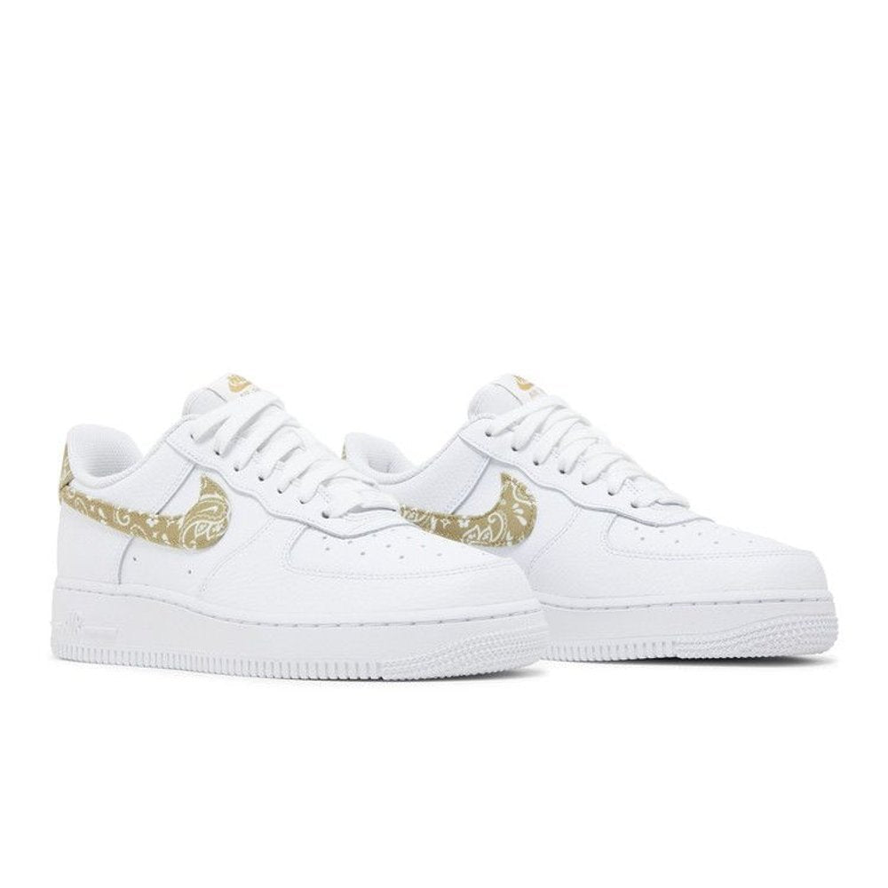 Nike Air Force 1 Low White Barely – lifestyle foto | Purekickz