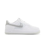 Nike Air Force 1 Low White Football Grey (GS) – boční pohled | Purekickz
