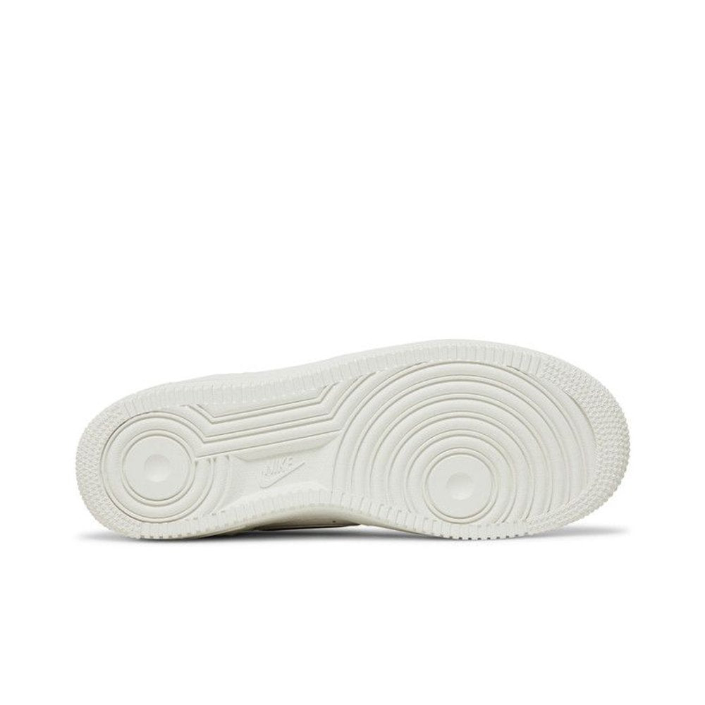 Nike Air Force 1 LV8 Double Swoosh Silver Gold (GS) – zadní pohled | Purekickz