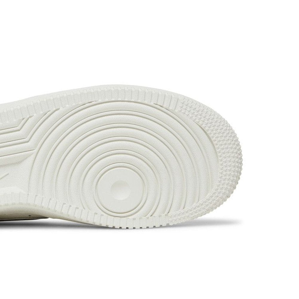 Nike Air Force 1 LV8 Double Swoosh Silver Gold (GS) – pohled shora | Purekickz