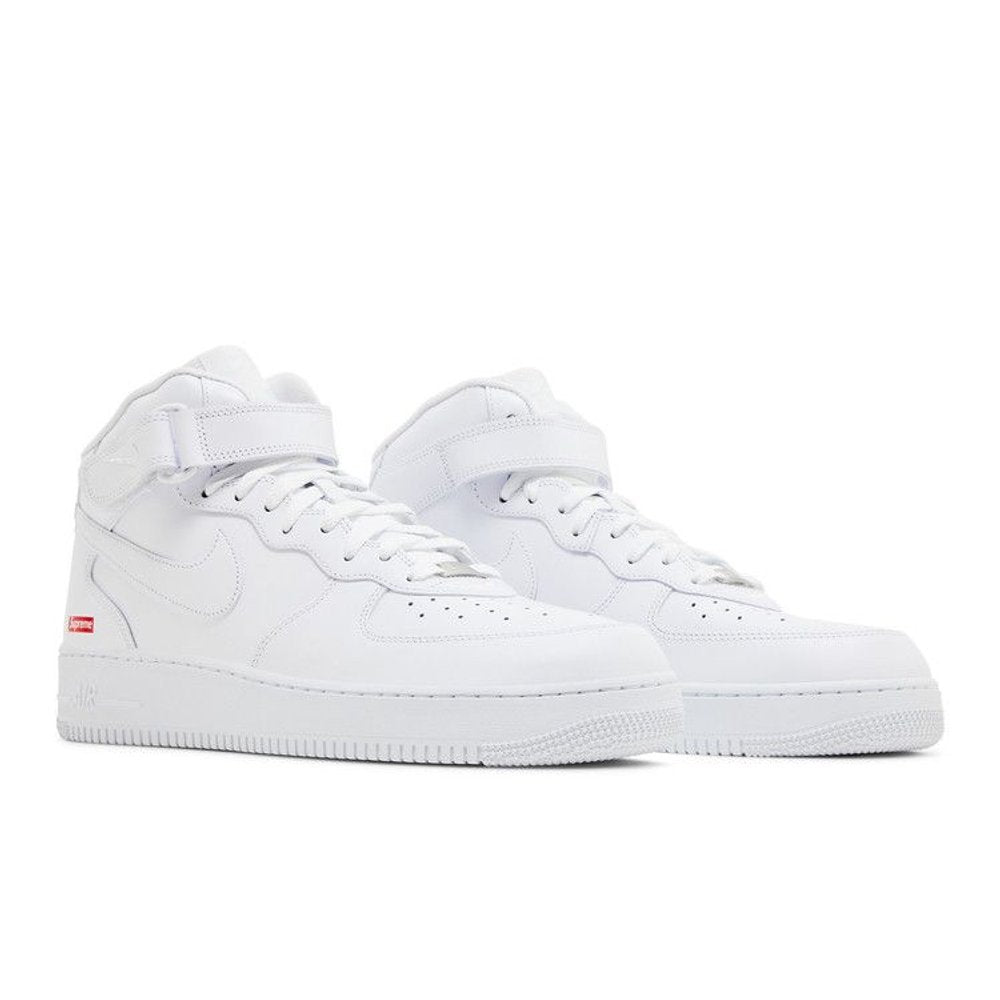 Nike Air Force 1 Mid Supreme White – lifestyle foto | Purekickz