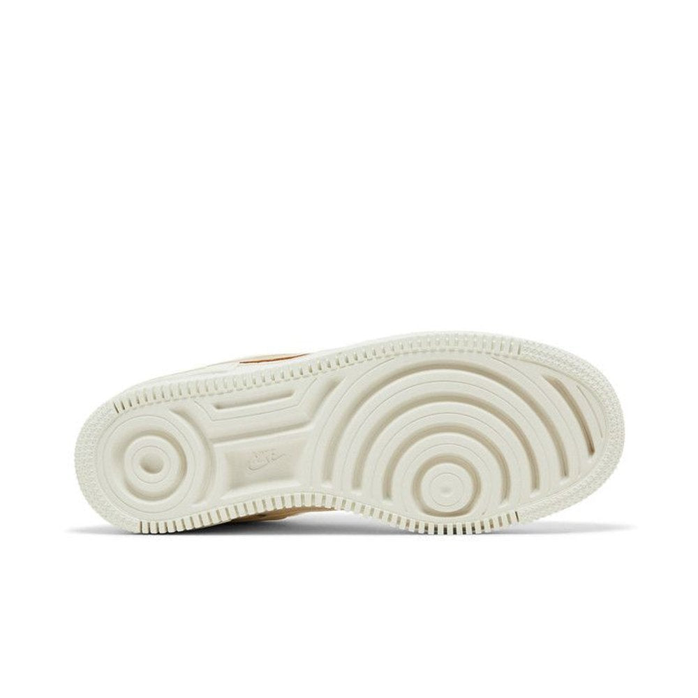 Nike Air Force 1 Shadow Sail Coconut Milk Metallic Gold (W) – zadní pohled | Purekickz