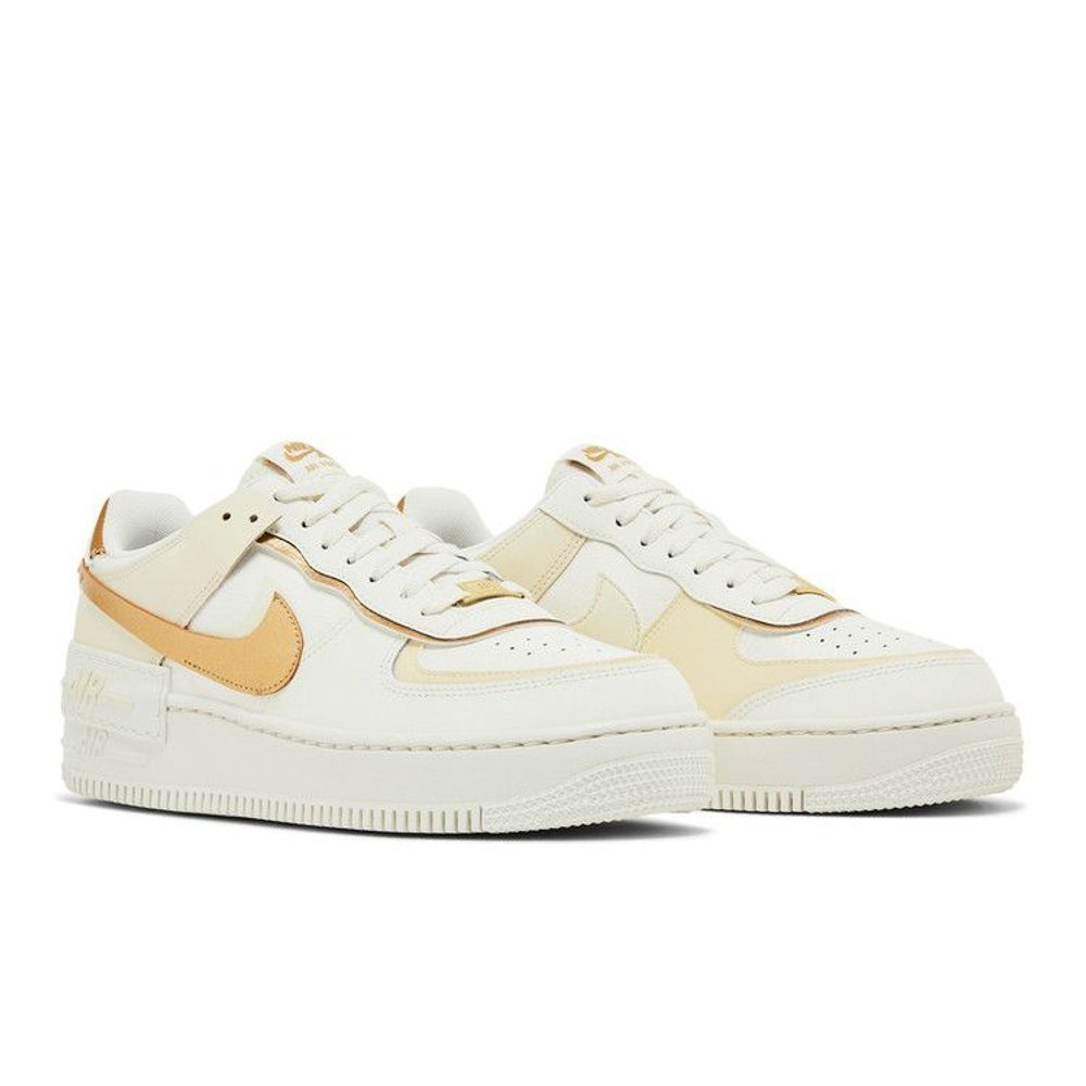Nike Air Force 1 Shadow Sail Coconut Milk Metallic Gold (W) – lifestyle foto | Purekickz