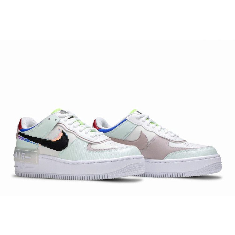 Nike Air Force 1 Shadow SE Pixel Swoosh – lifestyle foto | Purekickz