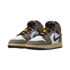 Nike Air Jordan 1 Mid SE Cave Stone – boční pohled | Purekickz