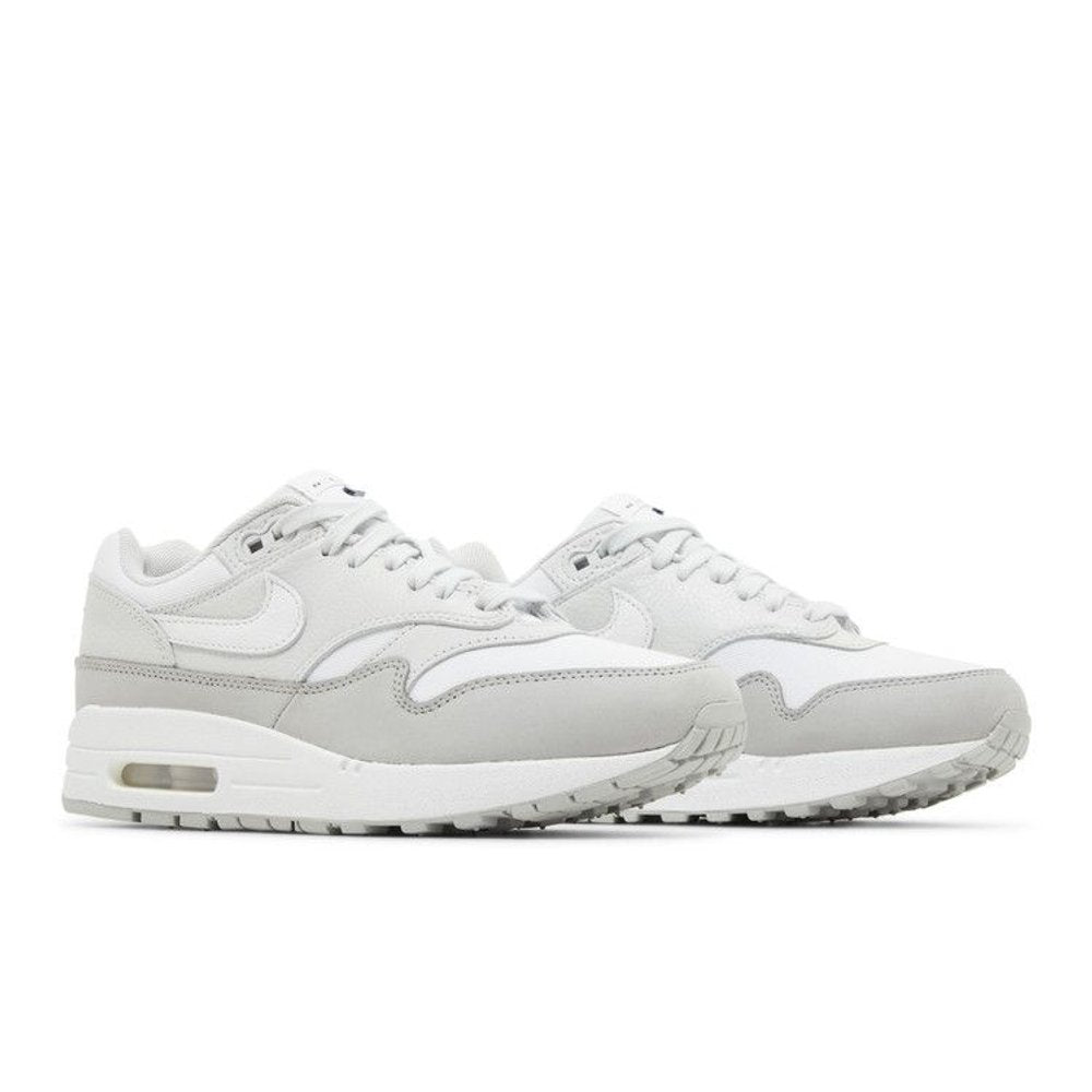 Nike Air Max 1 87 LX Light Smoke Grey – lifestyle foto | Purekickz