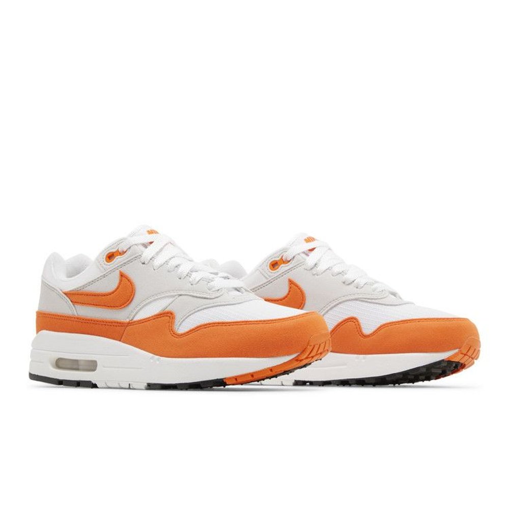 Nike Air Max 1 '87 Safety Orange (W) – lifestyle foto | Purekickz