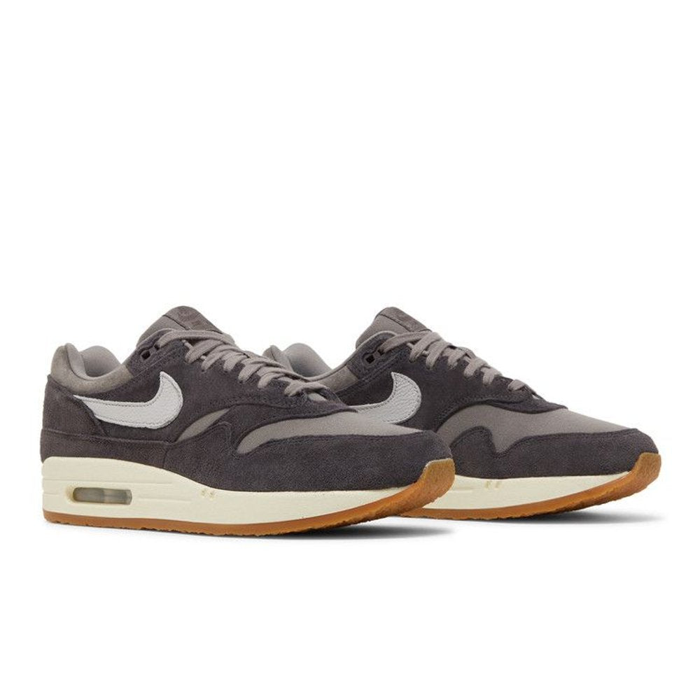 Nike Air Max 1 Crepe Soft Grey – lifestyle foto | Purekickz