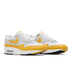 Nike Air Max 1 Essential University Gold – lifestyle foto | Purekickz