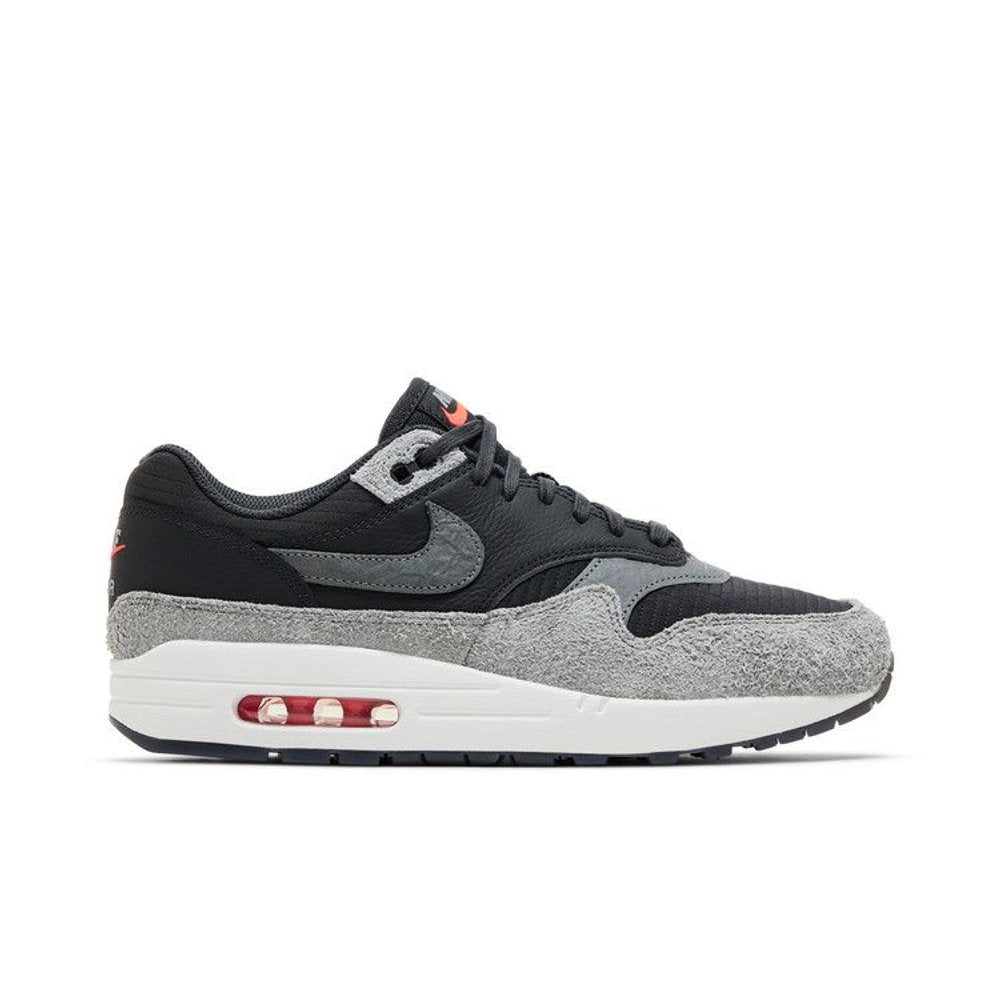 Nike Air Max 1 Premium 'Dark Smoke Grey Flash Crimson' – boční pohled | Purekickz