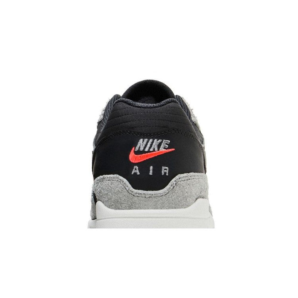 Nike Air Max 1 Premium 'Dark Smoke Grey Flash Crimson' – detail materiálu | Purekickz