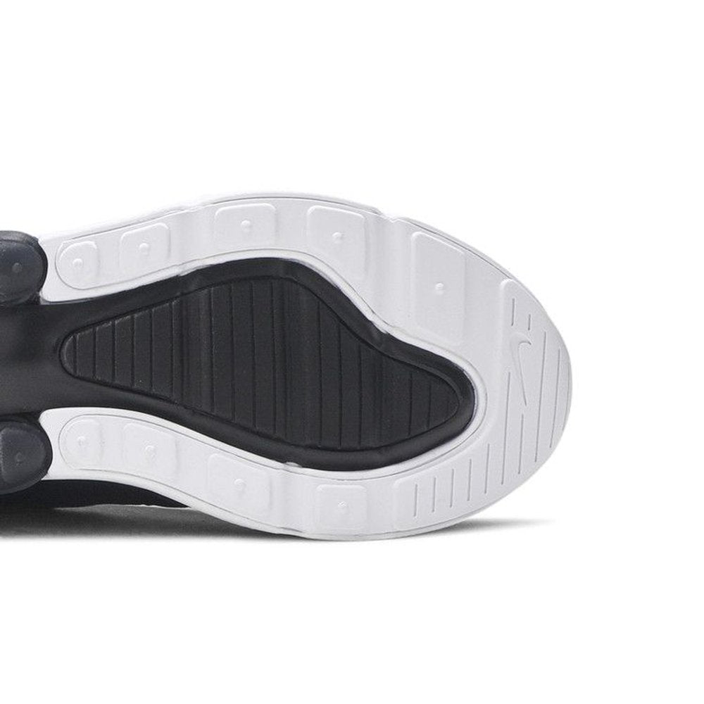 Nike Air Max 270 Black White – pohled shora | Purekickz