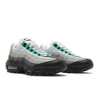 Nike Air Max 95 Black Stadium Green (Women's) – lifestyle foto | Purekickz
