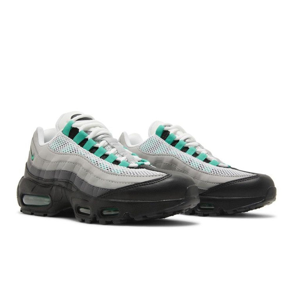 Nike Air Max 95 Black Stadium Green (Women's) – lifestyle foto | Purekickz