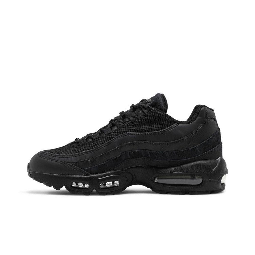 Nike Air Max 95 Essential 'Triple Black' – hlavní pohled | Purekickz