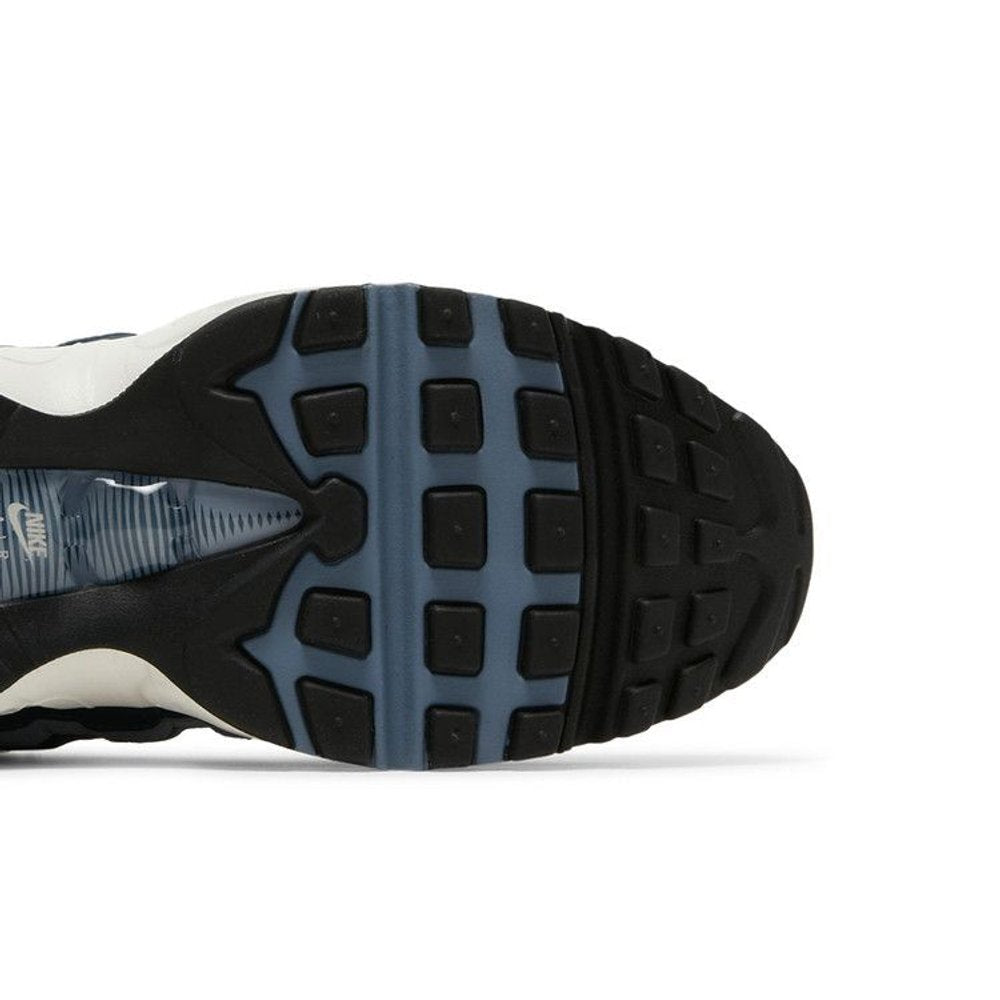 Nike Air Max 95 Midnight Navy – pohled shora | Purekickz