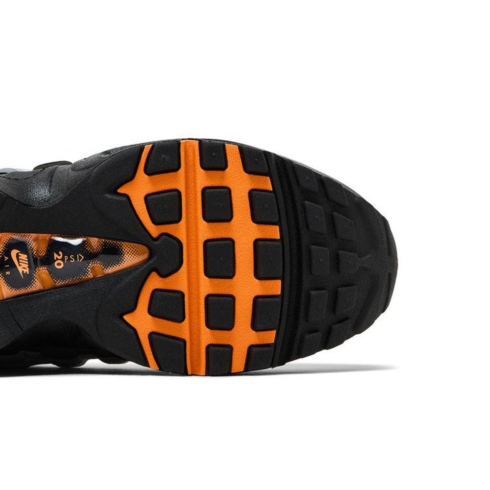 Nike Air Max 95 OG 'Bright Mandarin' 2025 – pohled shora | Purekickz