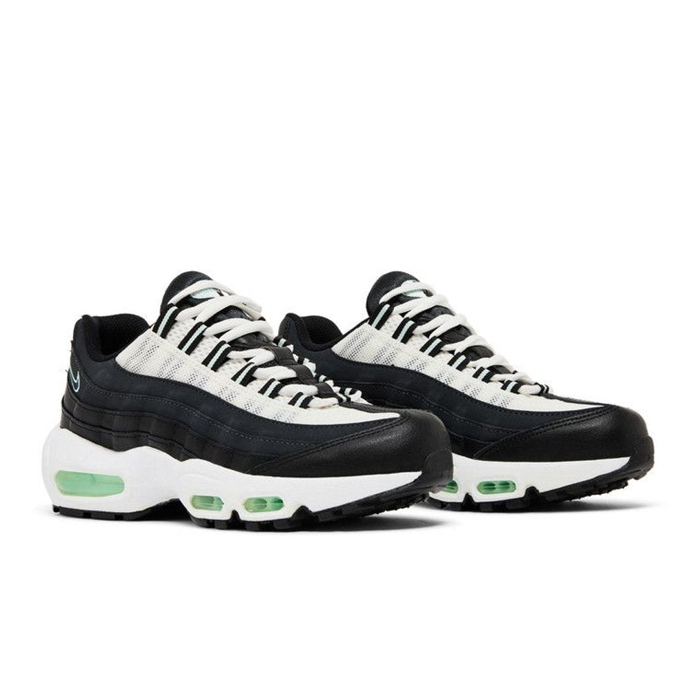 Nike Air Max 95 Recraft Black Anthracite (GS) – lifestyle foto | Purekickz