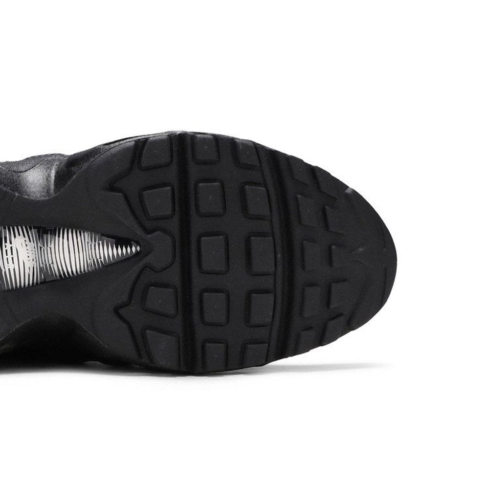 Nike Air Max 95 Recraft Triple Black (GS) – pohled shora | Purekickz