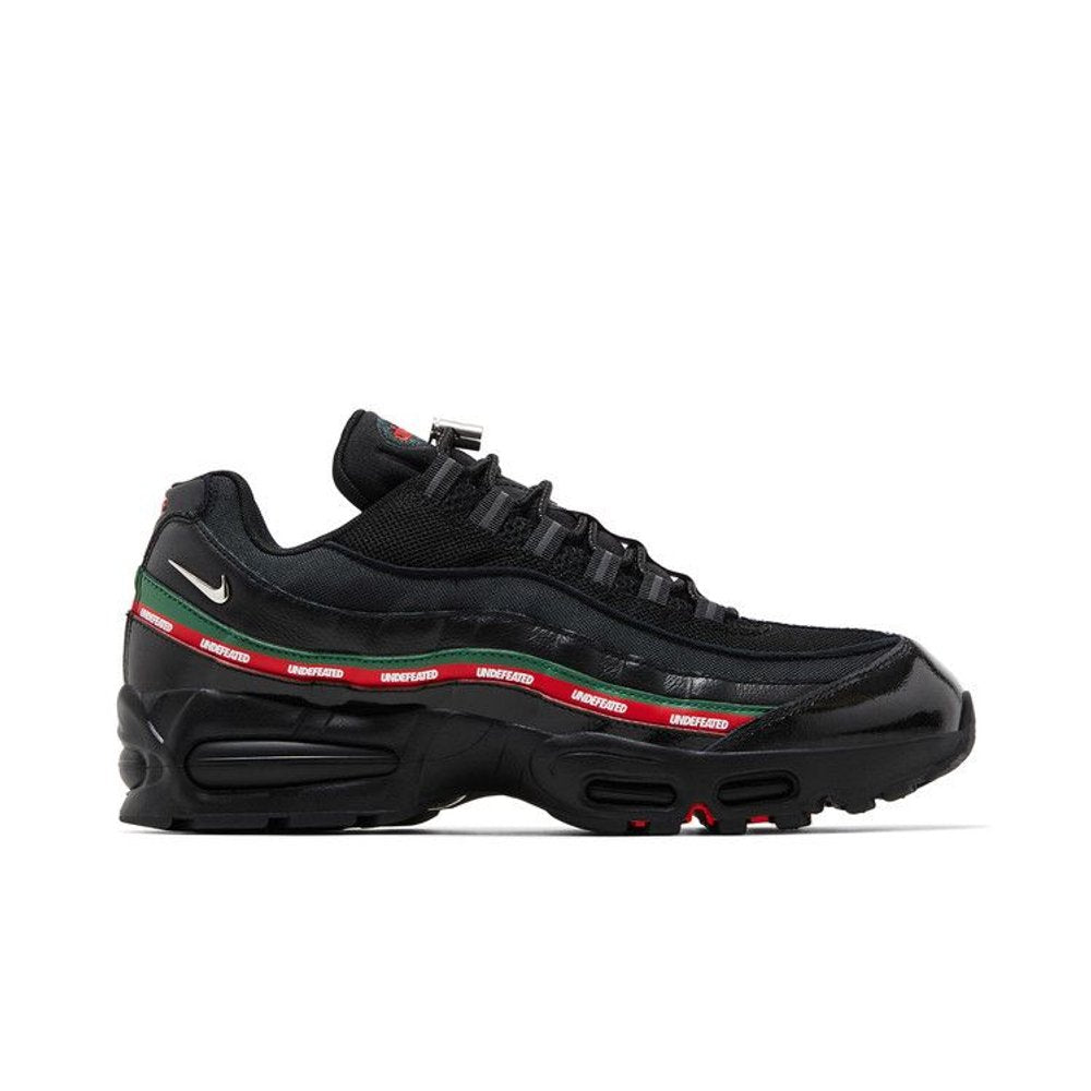 Nike Air Max 95 SP Undefeated Black – boční pohled | Purekickz