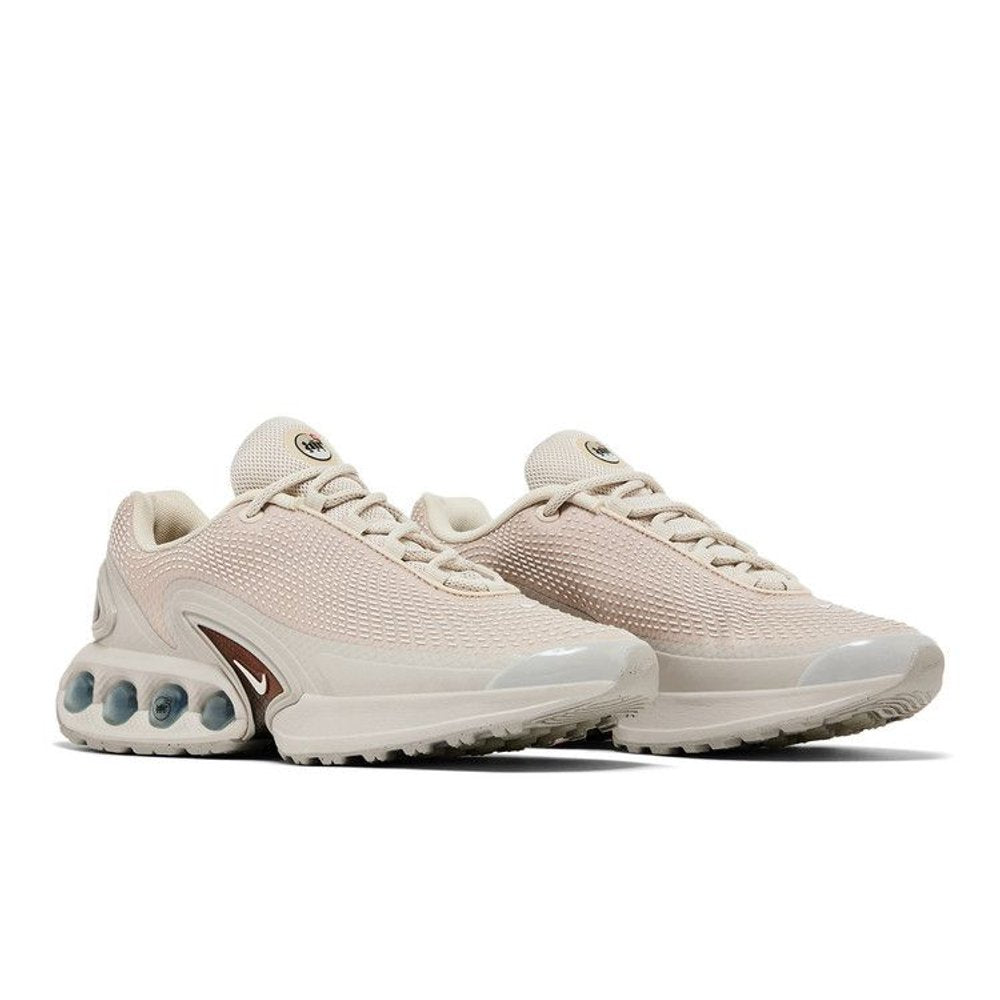 Nike Air Max Dn Light Orewood Brown (W) – lifestyle foto | Purekickz