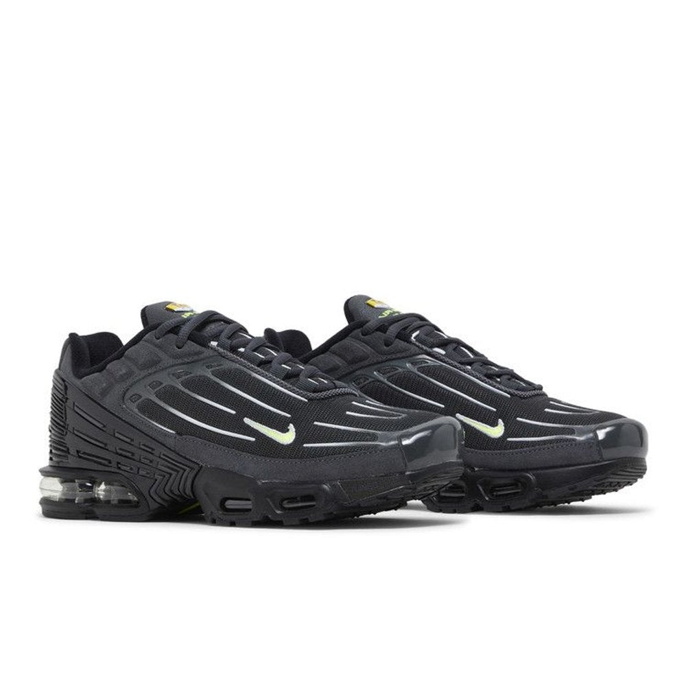 Nike Air Max Plus 3 Black Volt – lifestyle foto | Purekickz